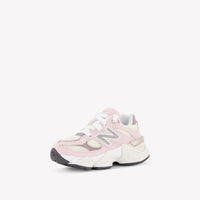 New Balance PC9060 Unisex Sneakers in Licht Roze