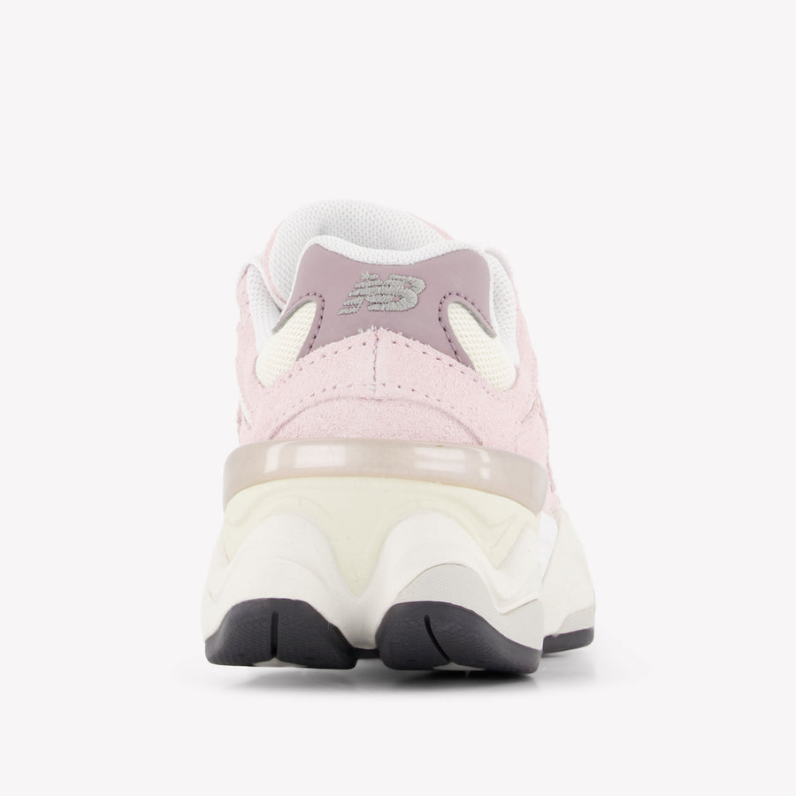 New Balance PC9060 Unisex Sneakers in Licht Roze