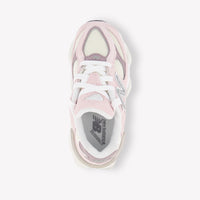 New Balance PC9060 Unisex Sneakers in Licht Roze