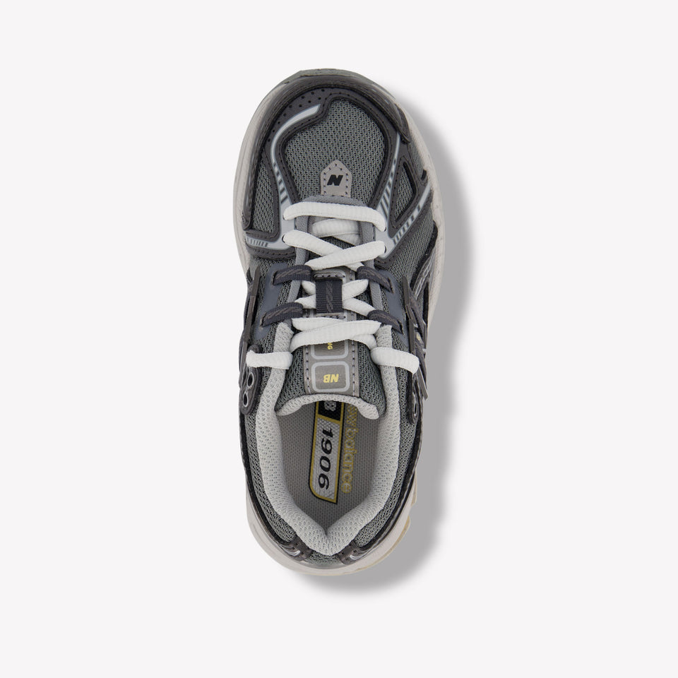 New Balance P1906 Unisex Sneakers in Donker Grijs