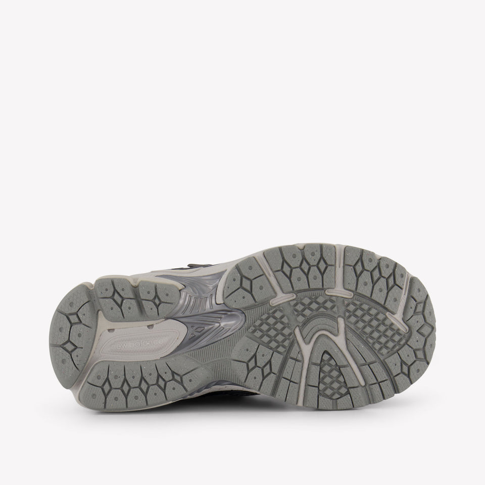 New Balance P1906 Unisex Sneakers in Donker Grijs