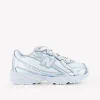 New Balance I740 Unisex Sneakers in Licht Blauw