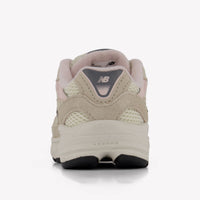 New Balance 2010 Unisex Sneakers In Licht Roze