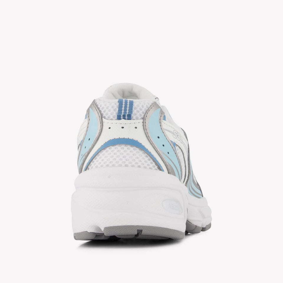 New Balance GR530 Unisex Sneakers in Licht Blauw