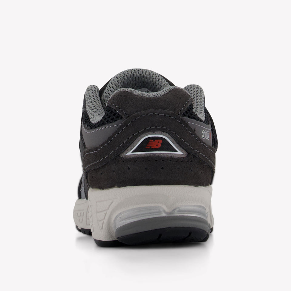 New Balance IV2002 Unisex Sneakers in Donker Grijs