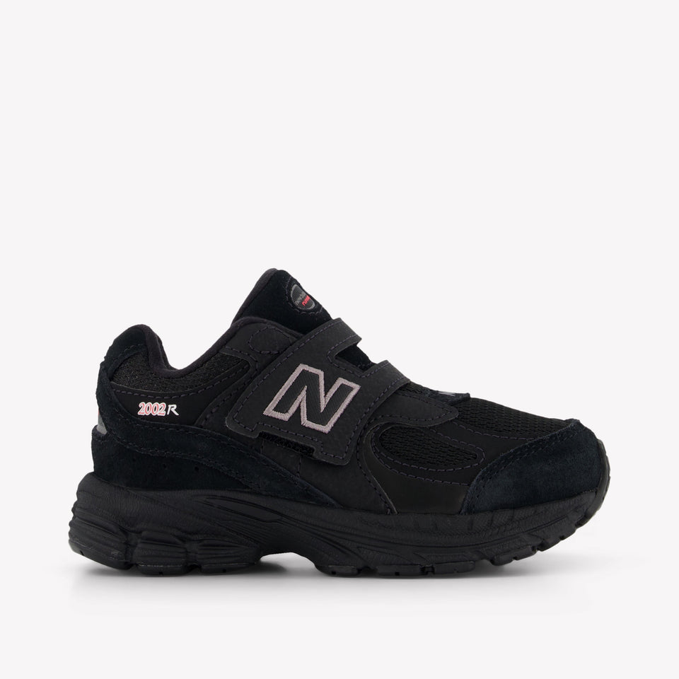 New Balance IV2002 Unisex Sneakers in Zwart