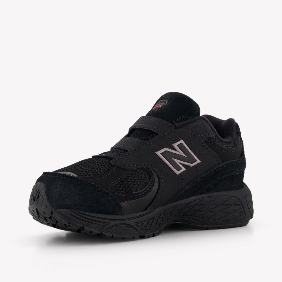 New Balance IV2002 Unisex Sneakers in Zwart