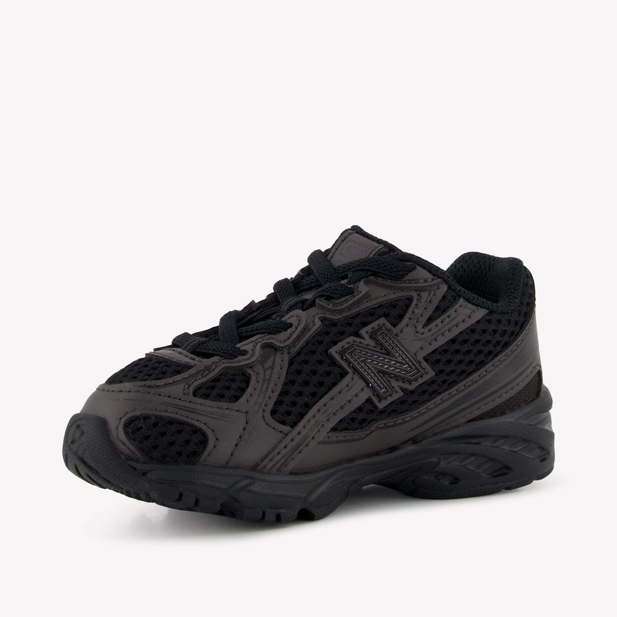 New Balance IZ740 Unisex Sneakers in Zwart