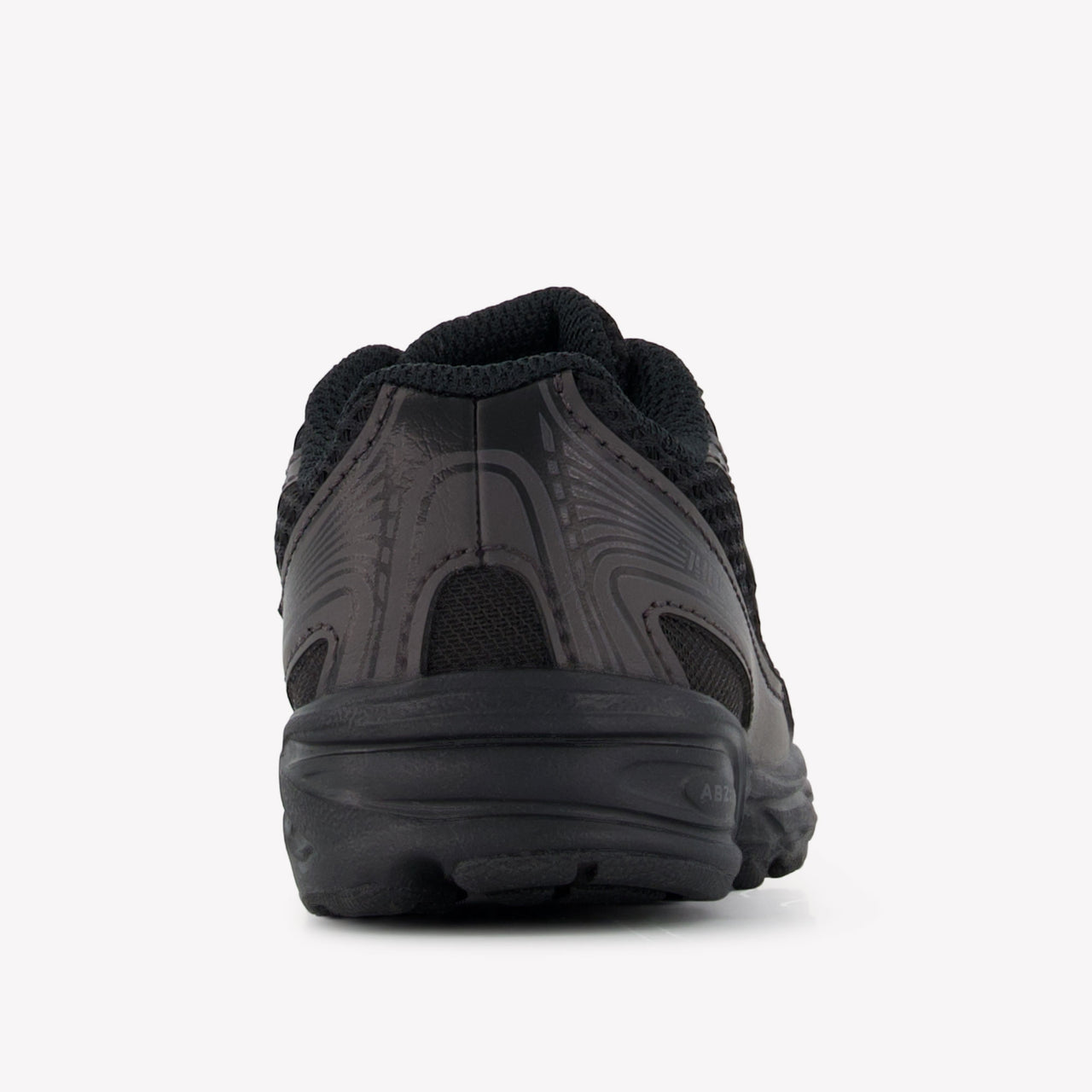 New Balance IZ740 Unisex Sneakers in Zwart