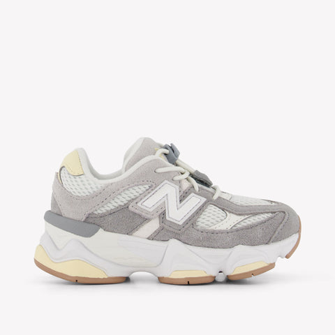 New Balance IV9060 Unisex Sneakers in Licht Grijs