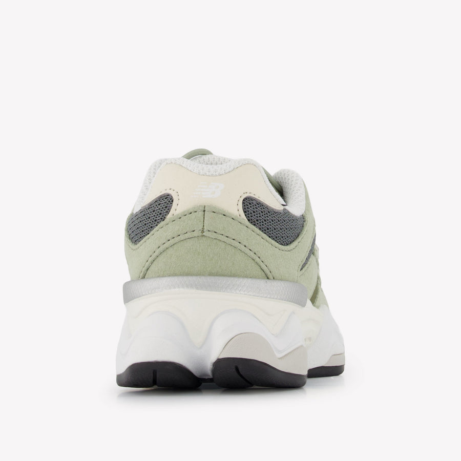 New Balance IV9060 Unisex Sneakers in Licht Groen