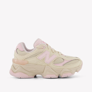 New Balance PC9060 Unisex Sneakers in Licht Roze