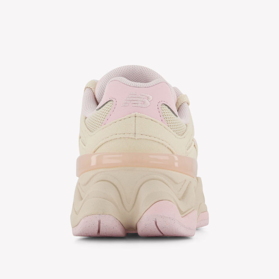New Balance PC9060 Unisex Sneakers in Licht Roze