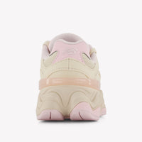 New Balance PC9060 Unisex Sneakers in Licht Roze