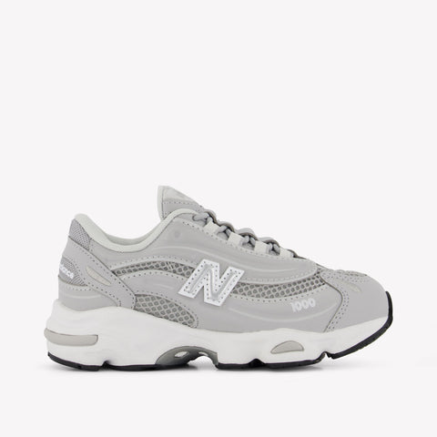 New Balance PV1000 Unisex Sneakers in Licht Grijs