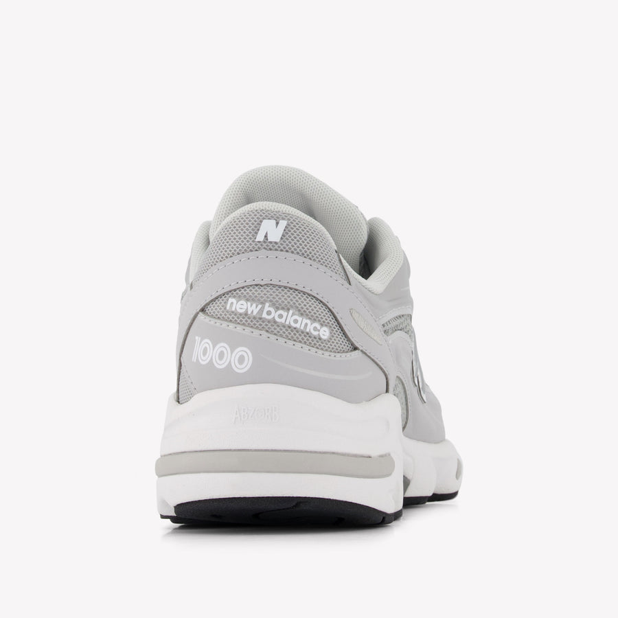 New Balance GC1000 Balance Unisex Sneakers in Licht Grijs