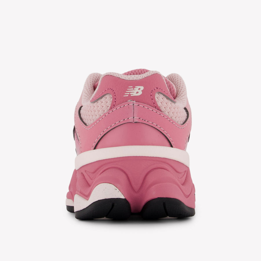 New Balance Unisex Sneakers In Roze