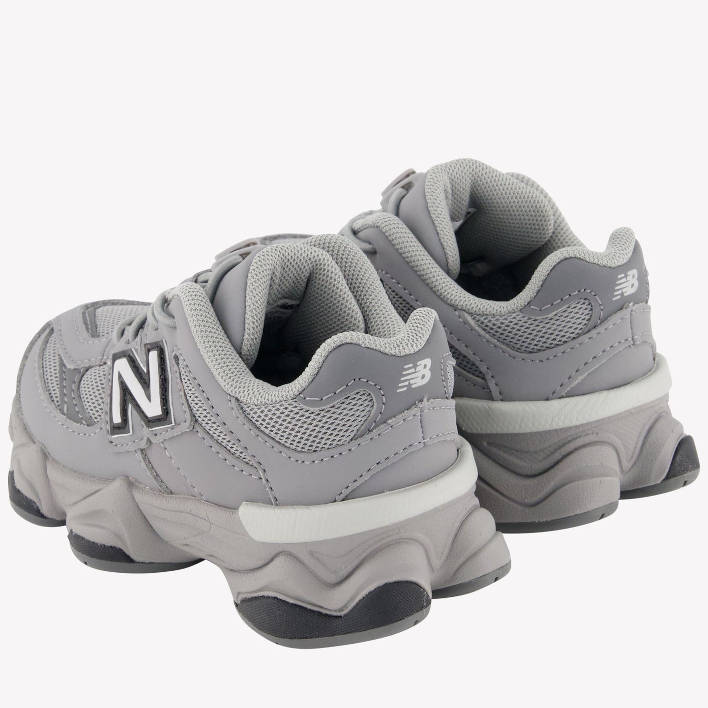 New Balance 9060 Unisex Sneakers In Grijs